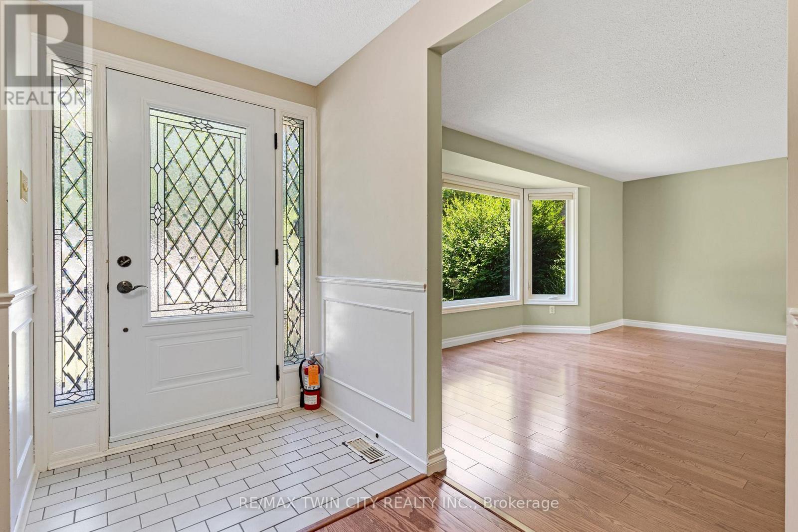 15 LEWIS CRESCENT - 4