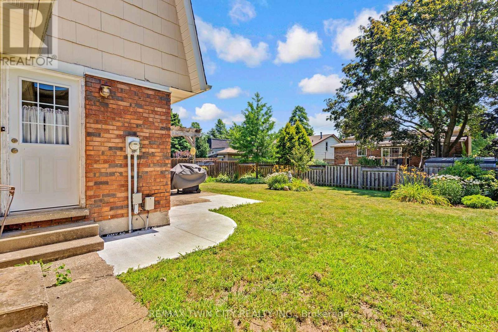 15 LEWIS CRESCENT - 41