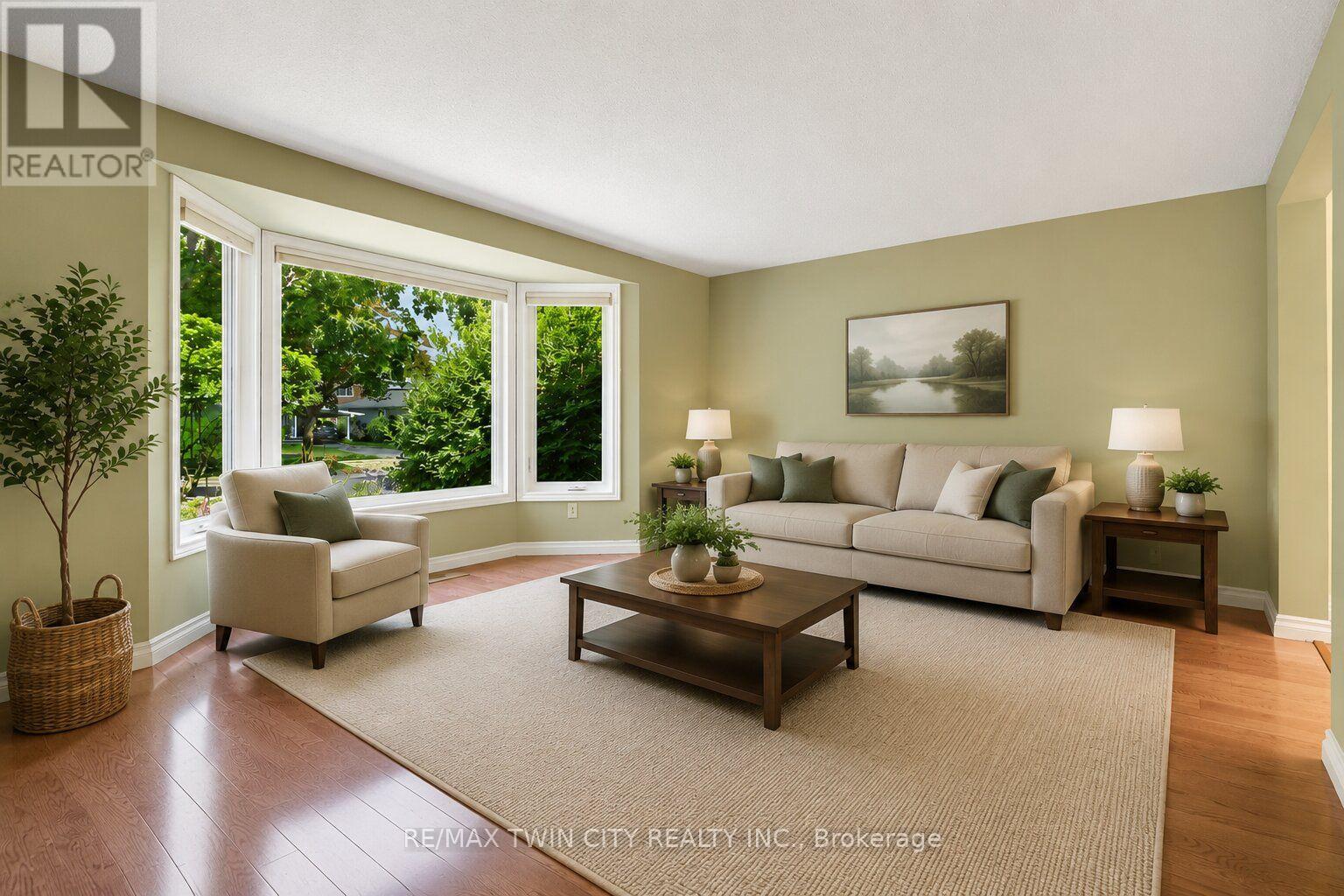 15 LEWIS CRESCENT - 5