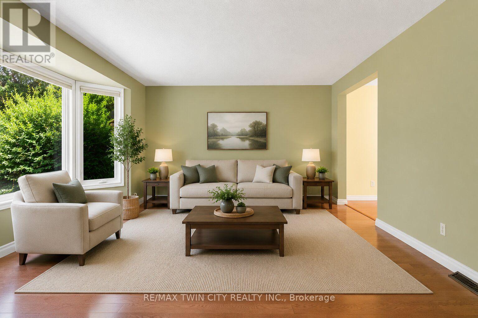 15 LEWIS CRESCENT - 6