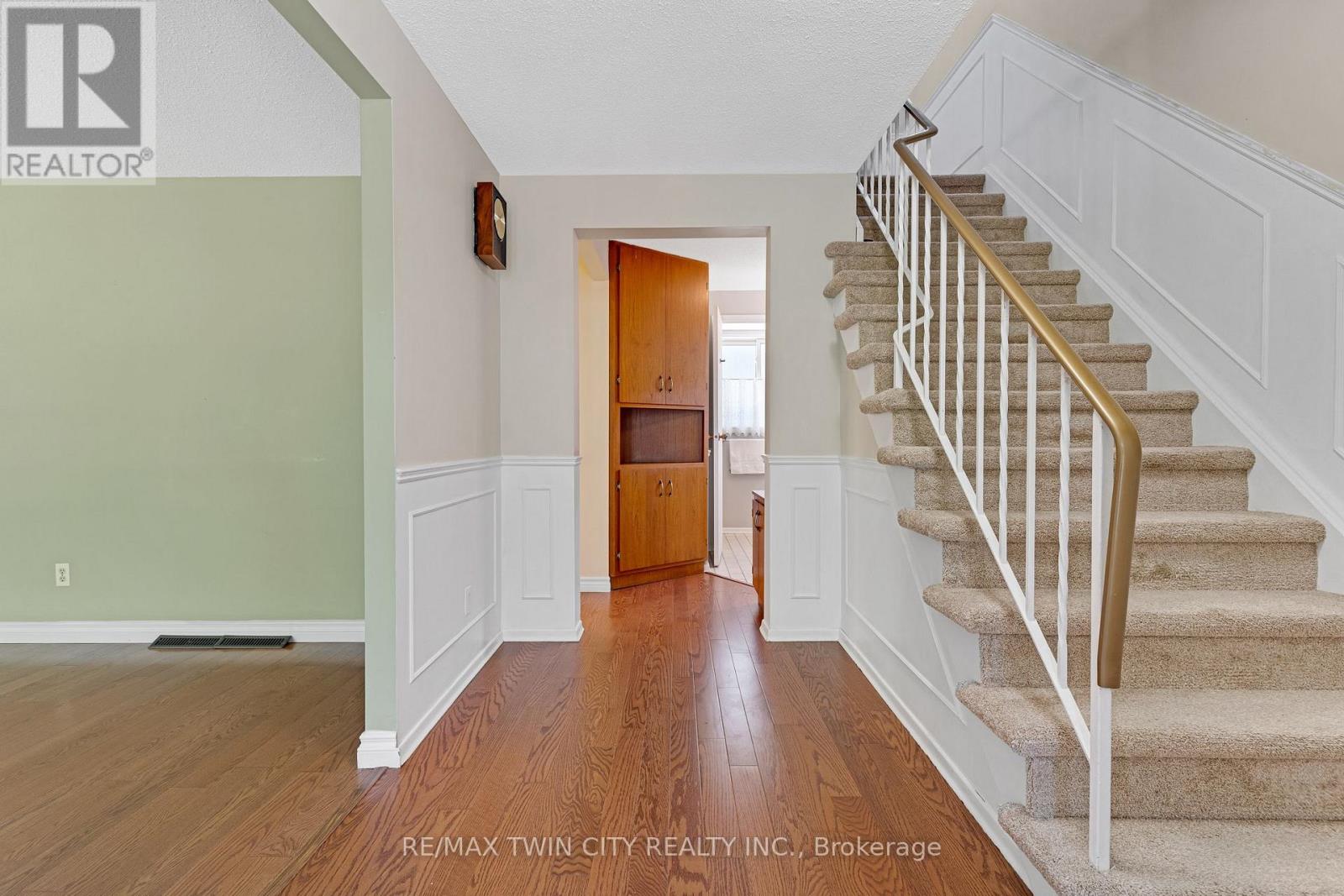 15 LEWIS CRESCENT - 7