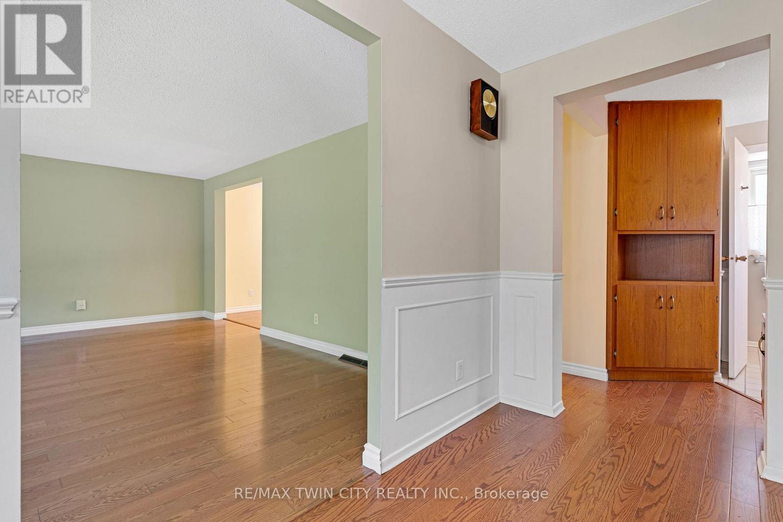 15 LEWIS CRESCENT - 8