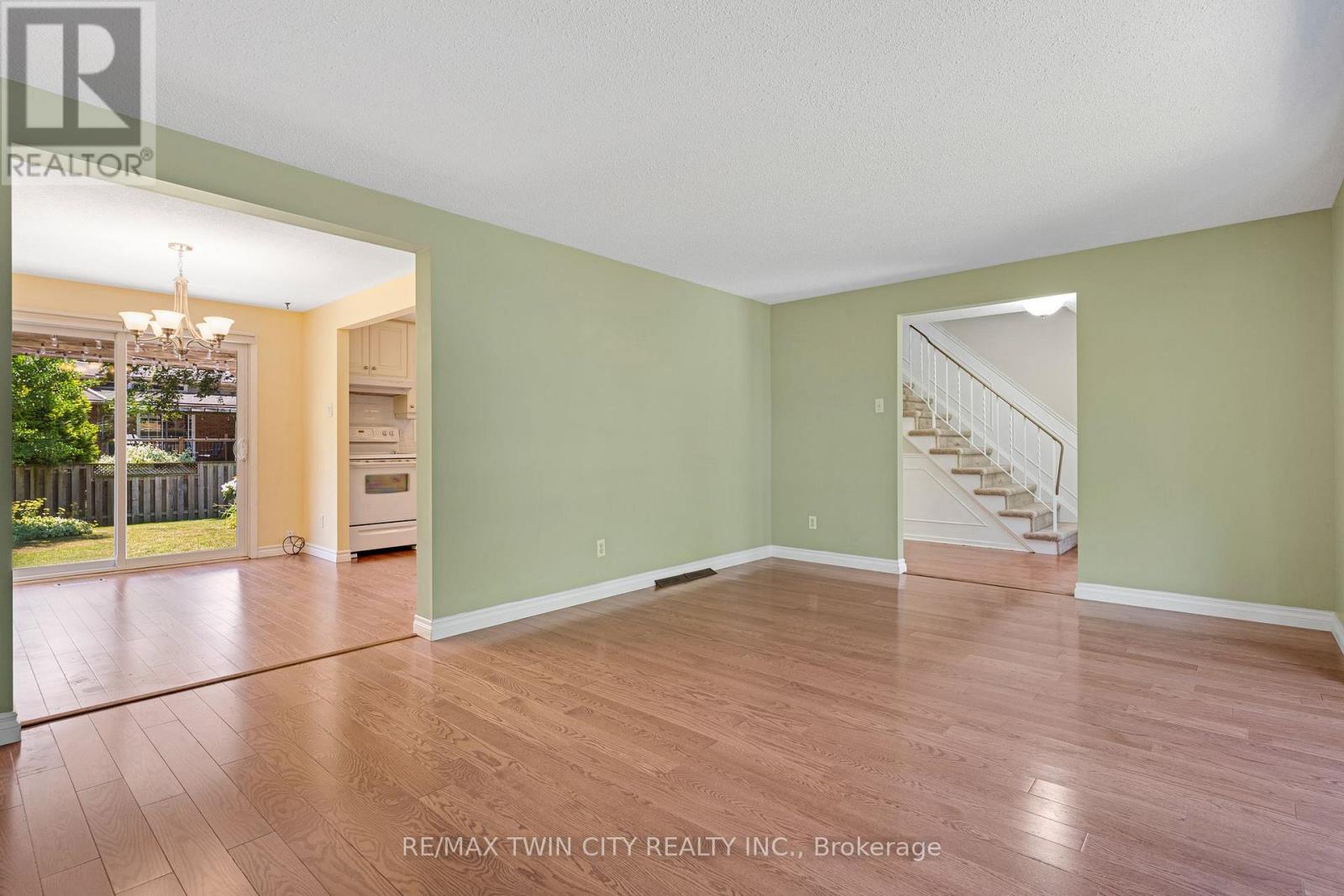 15 LEWIS CRESCENT - 9