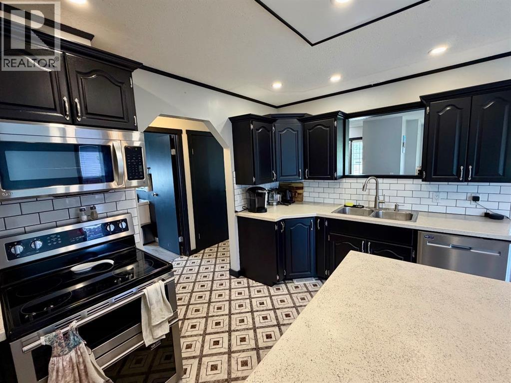 10209 103 Ave - 18