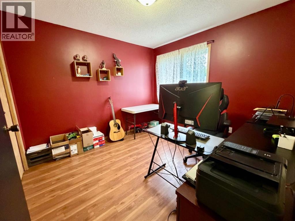10209 103 Ave - 25
