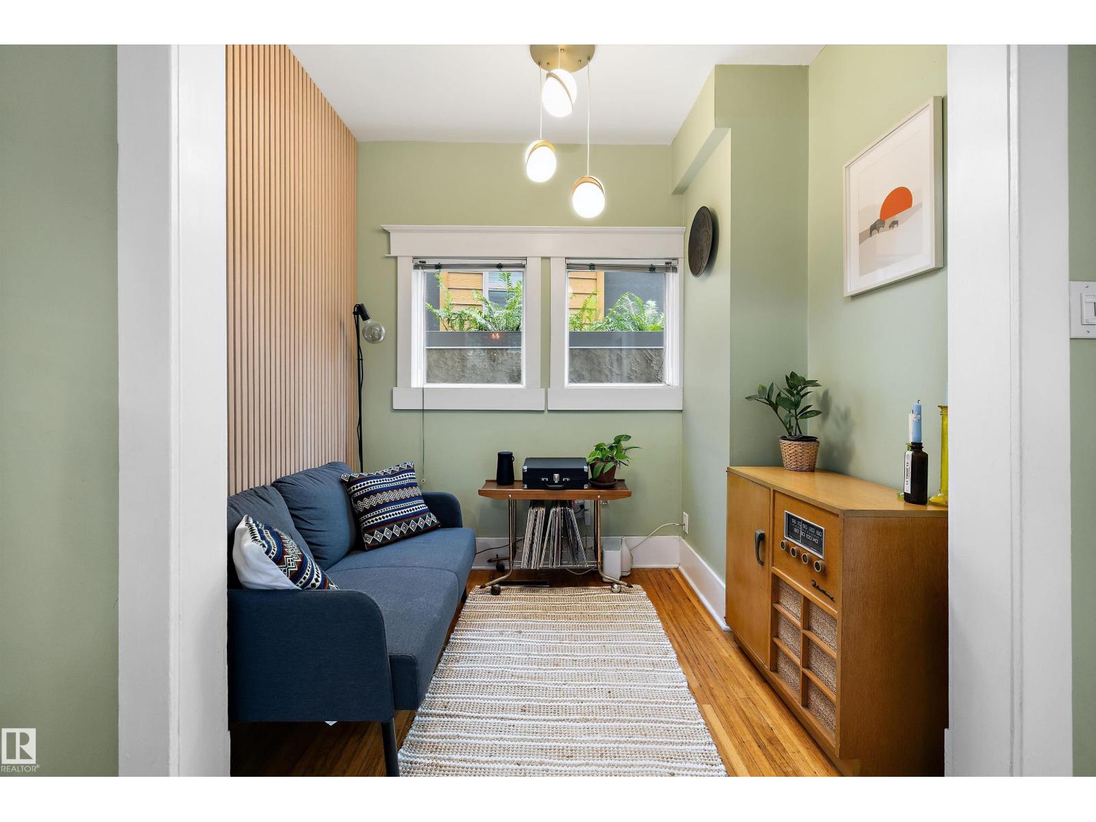 9851 86 AV NW - 15