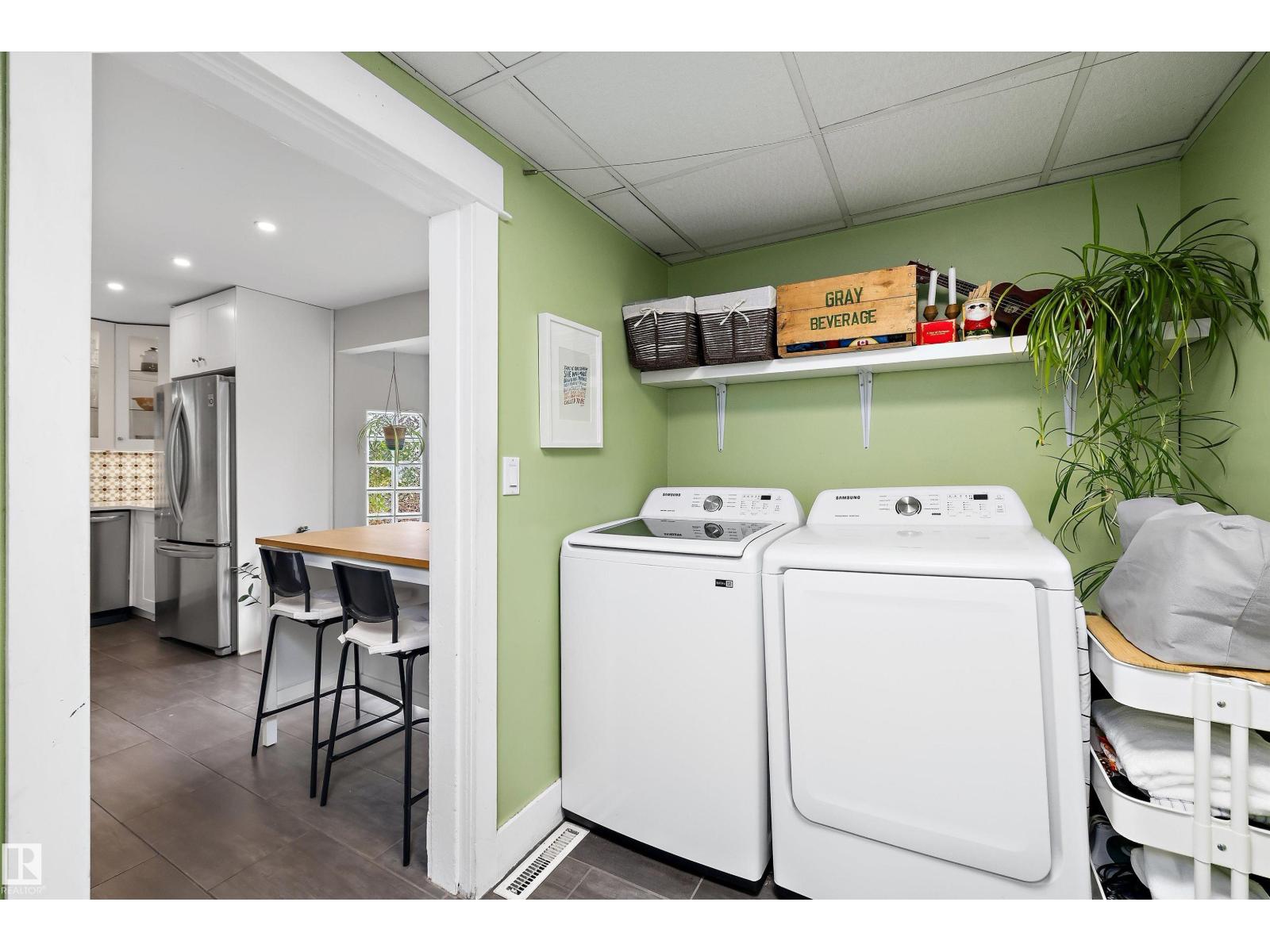 9851 86 AV NW - 25