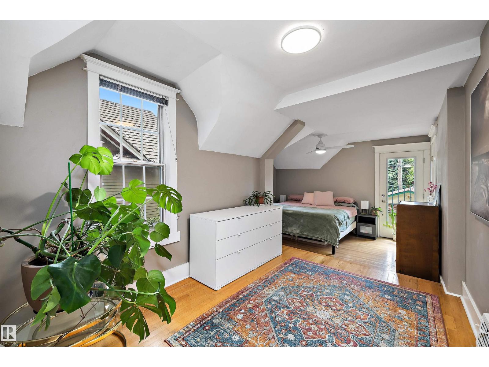 9851 86 AV NW - 38