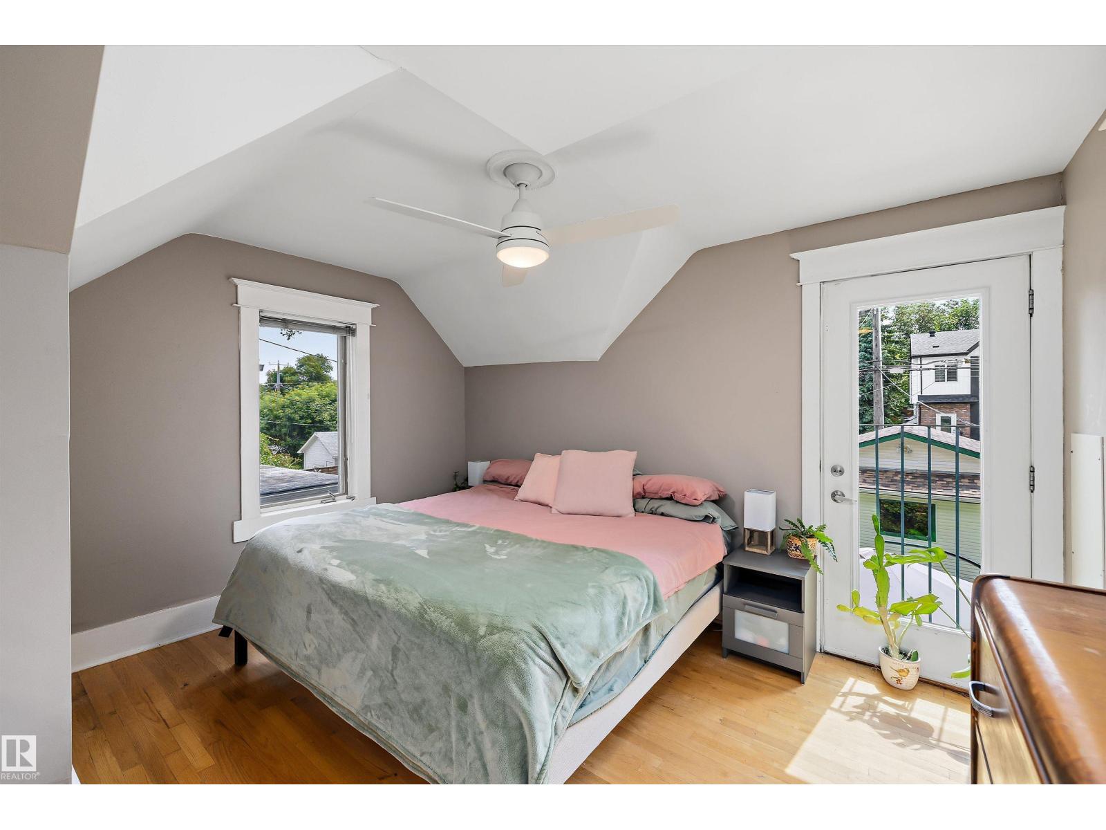 9851 86 AV NW - 39
