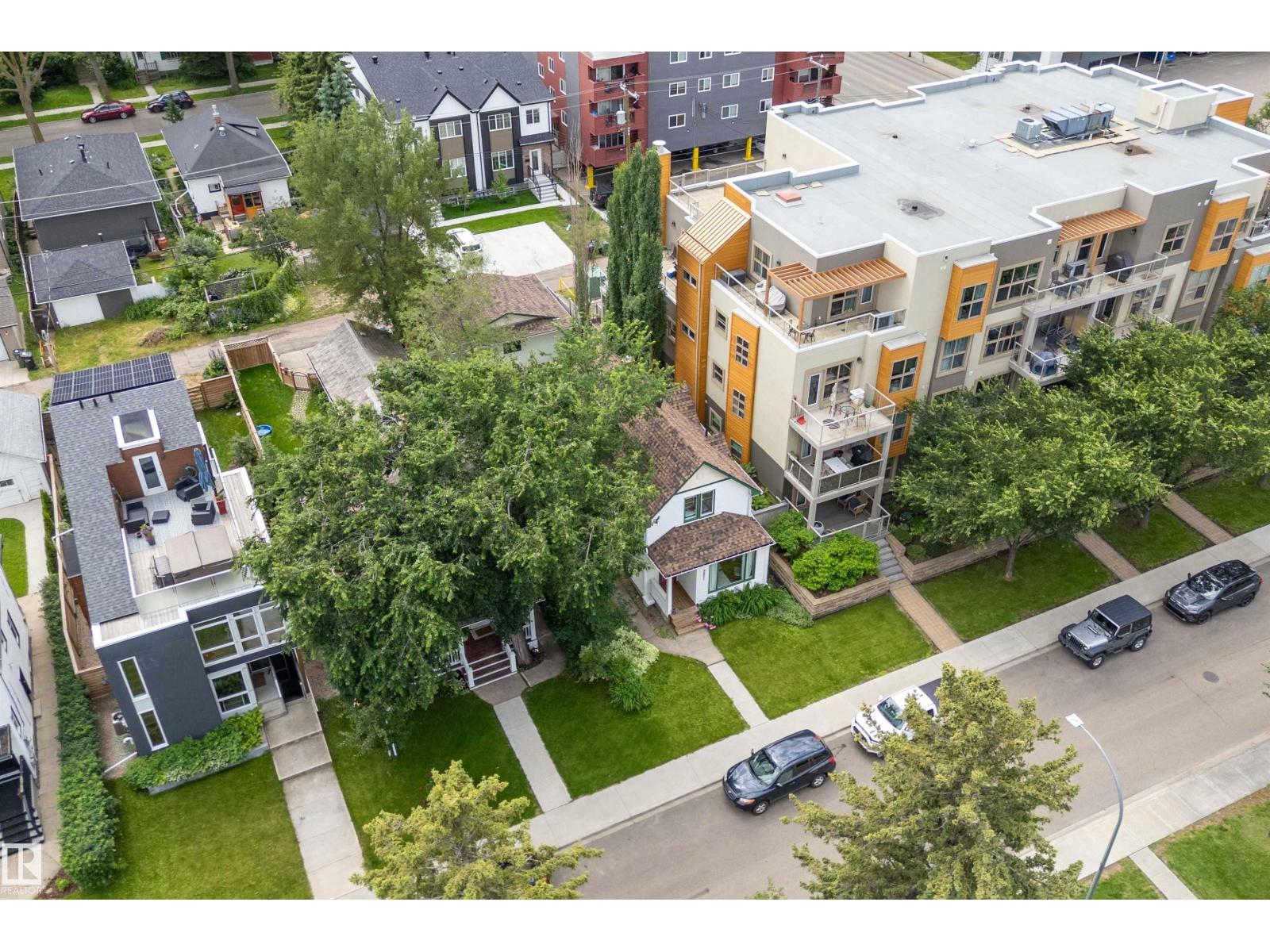 9851 86 AV NW - 4