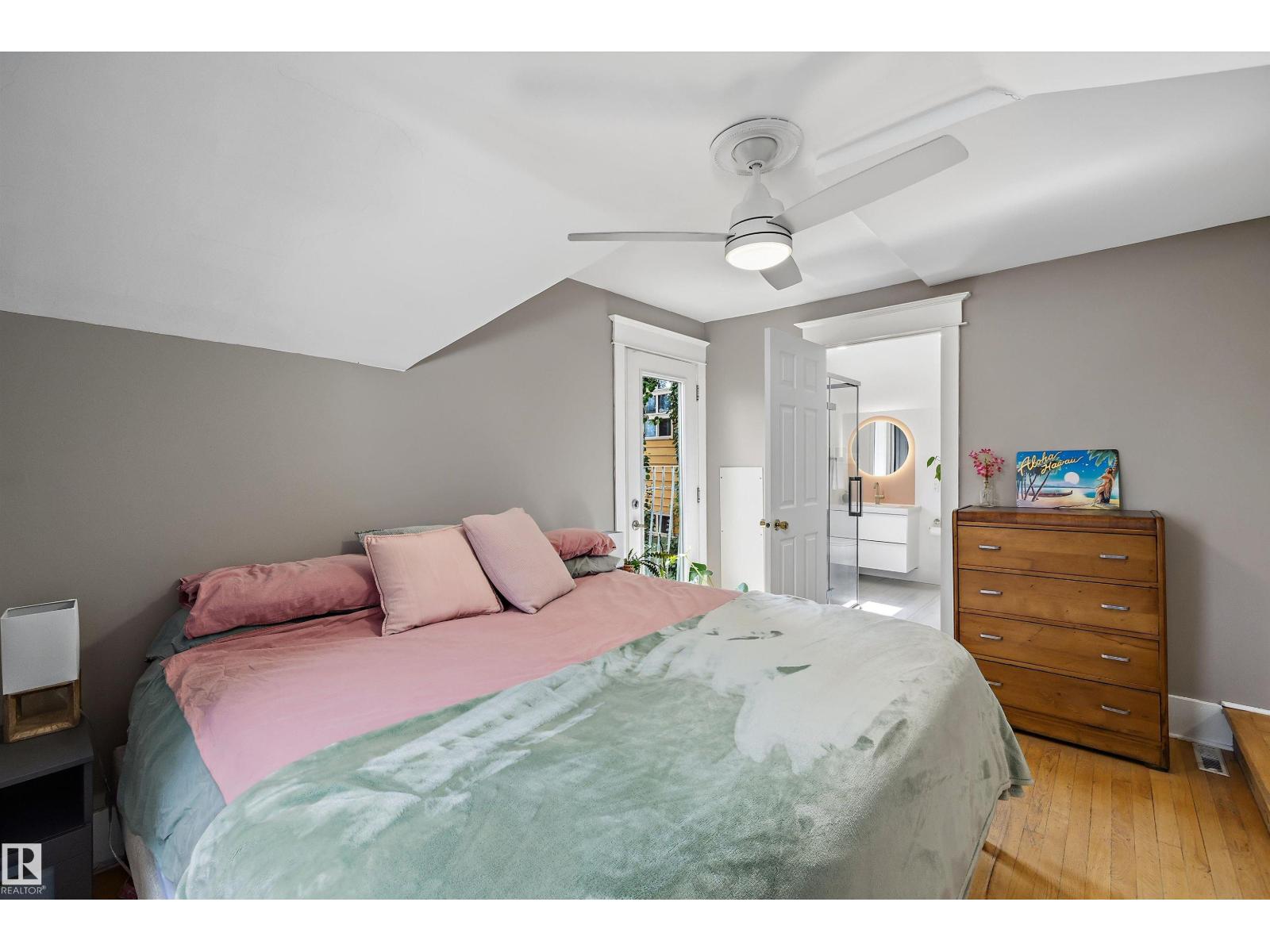 9851 86 AV NW - 40