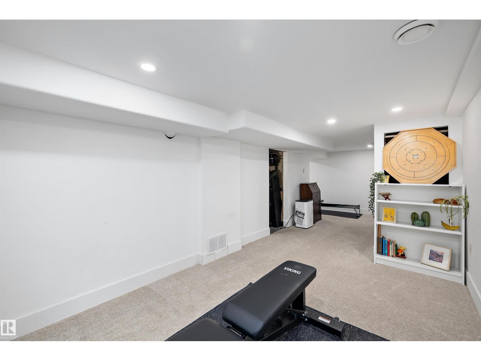 9851 86 AV NW - 47