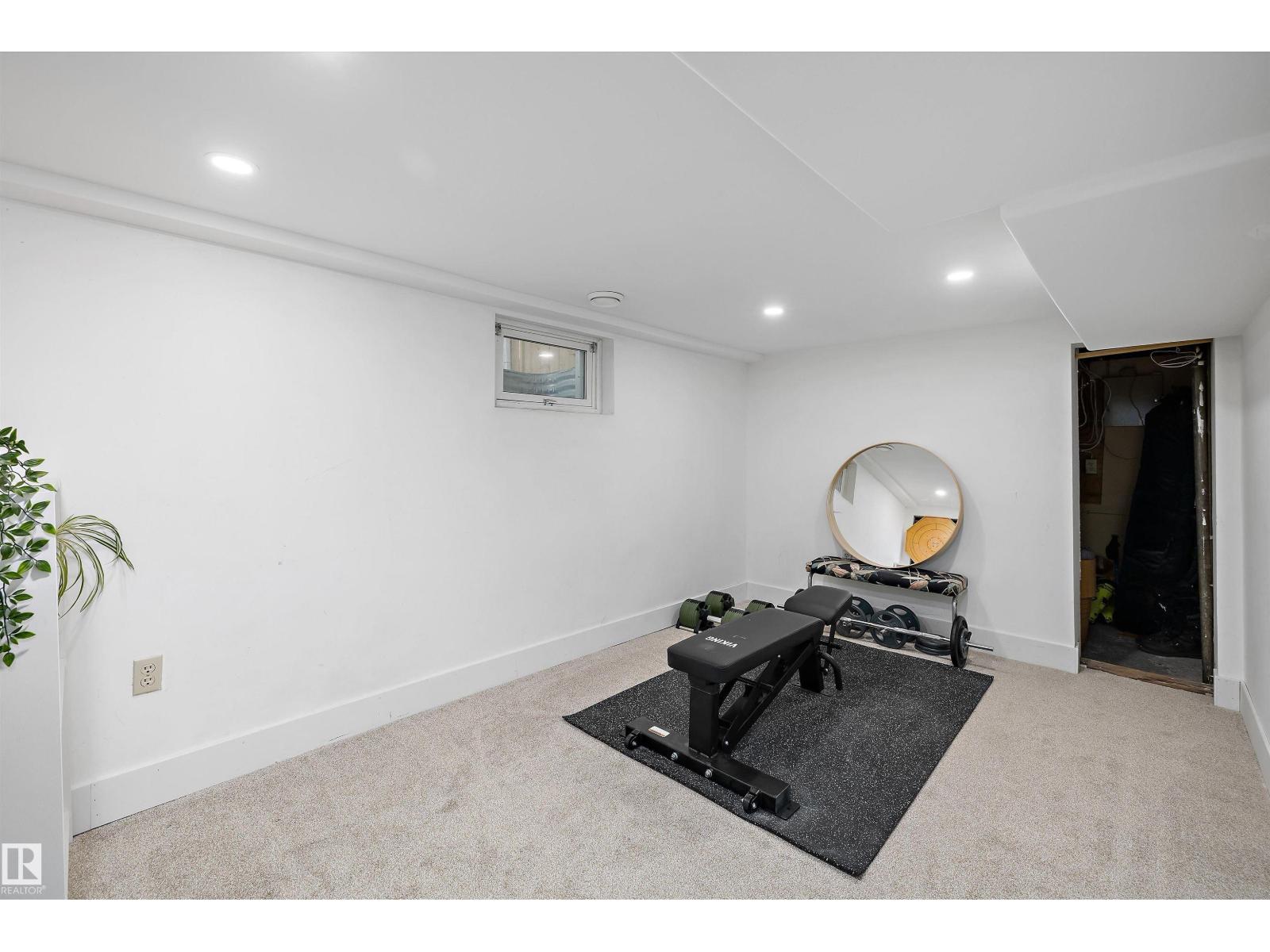 9851 86 AV NW - 49