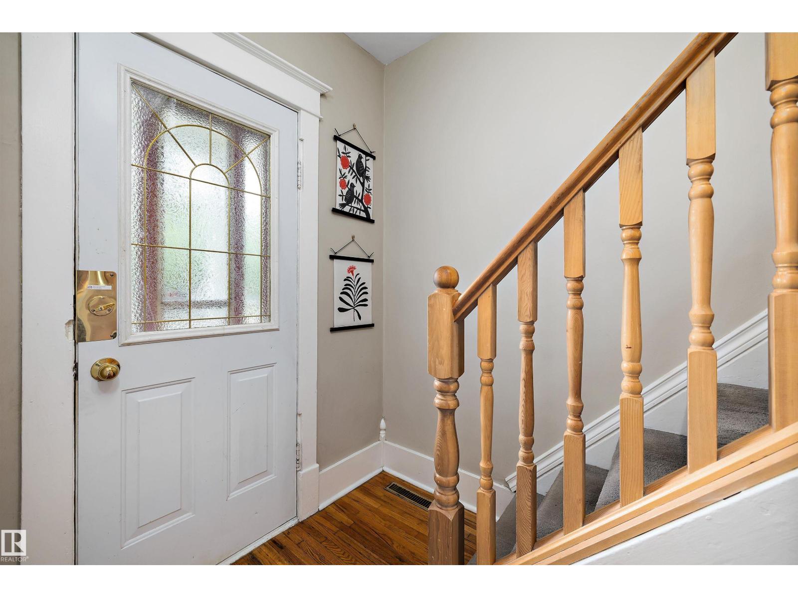 9851 86 AV NW - 5
