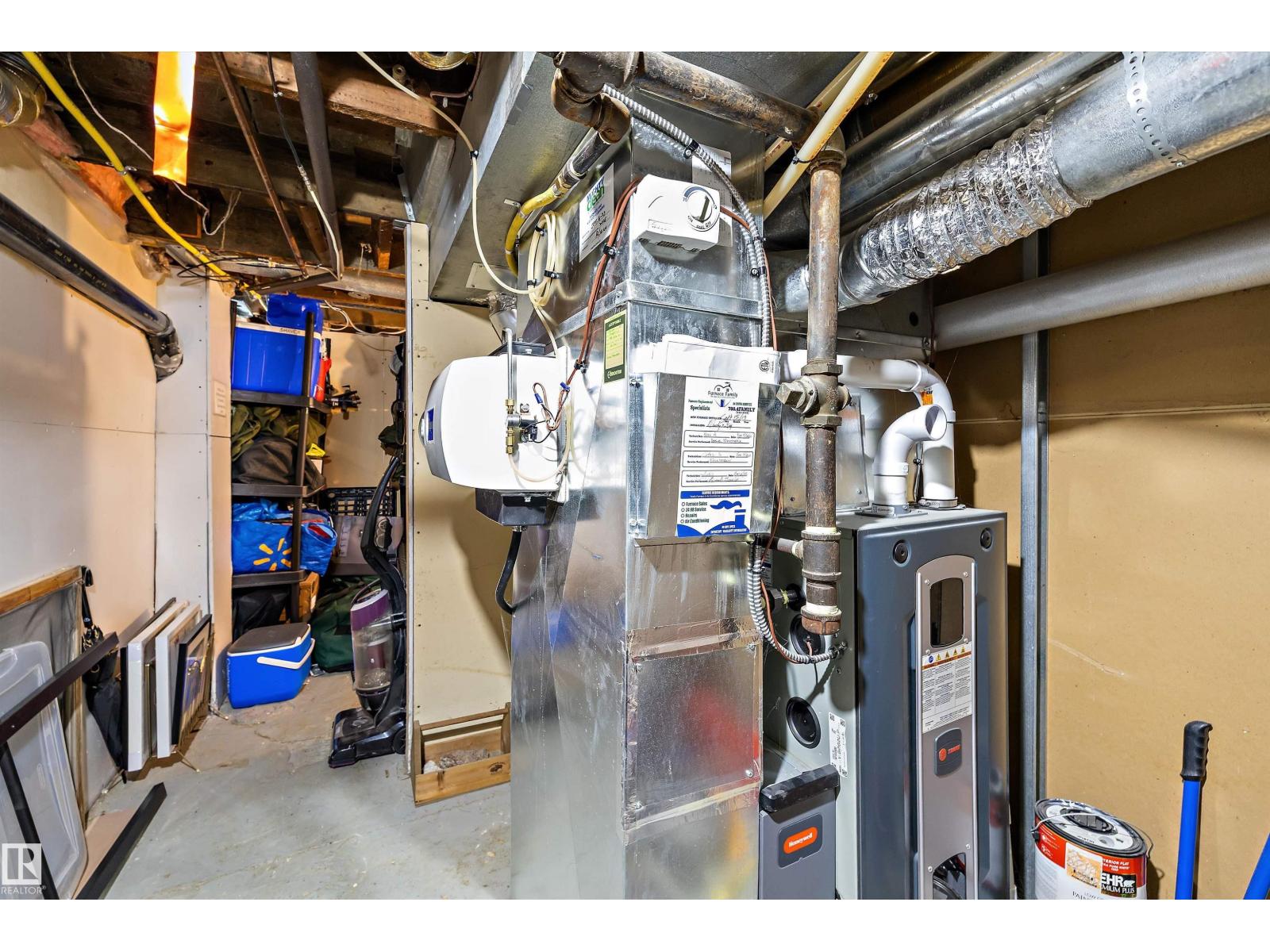 9851 86 AV NW - 50