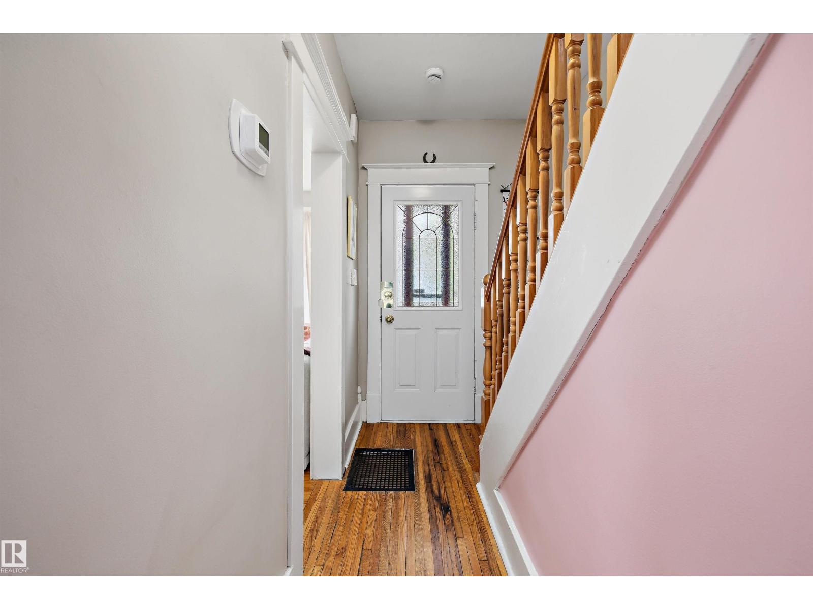 9851 86 AV NW - 6