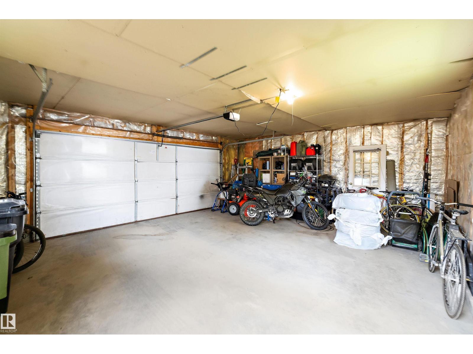 9851 86 AV NW - 60