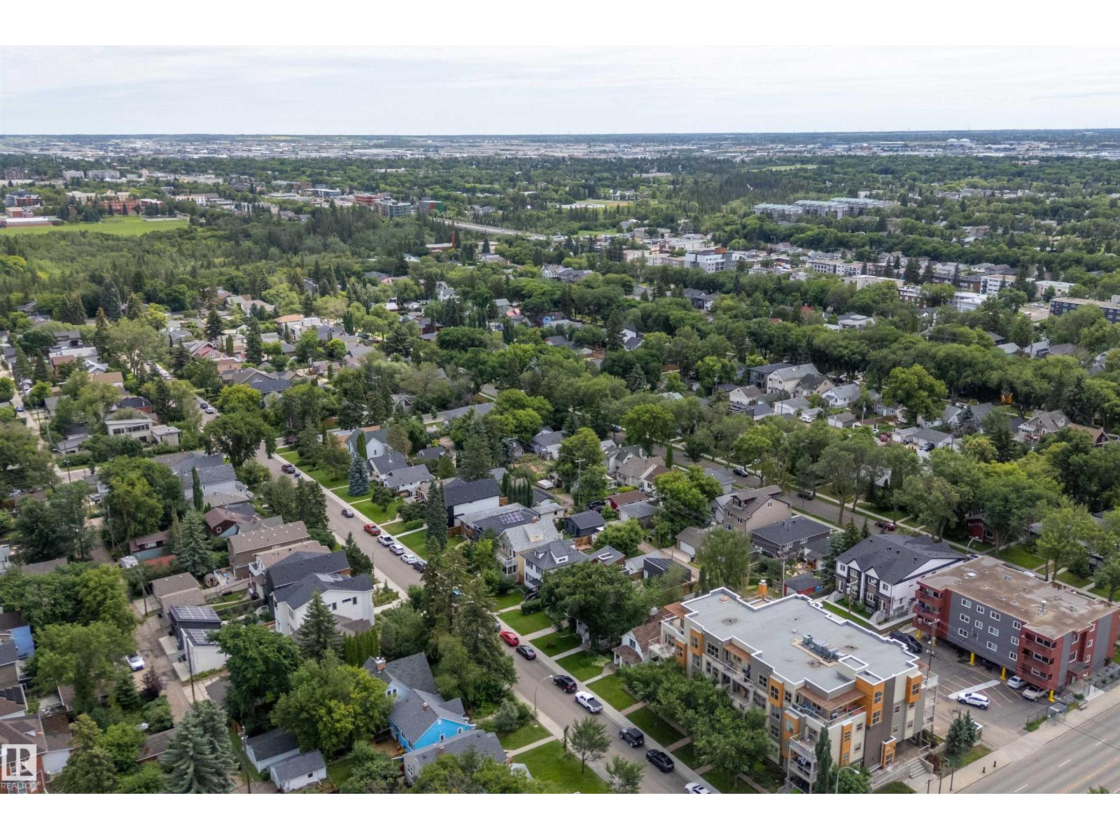 9851 86 AV NW - 61