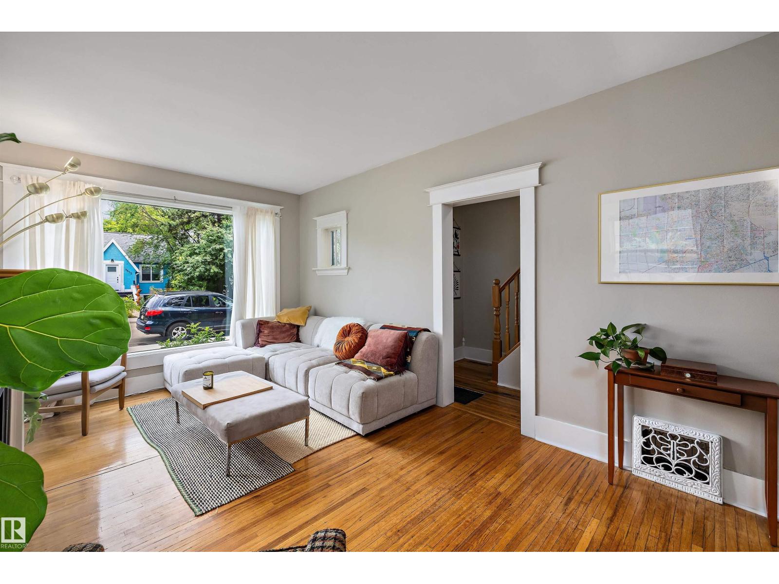 9851 86 AV NW - 7