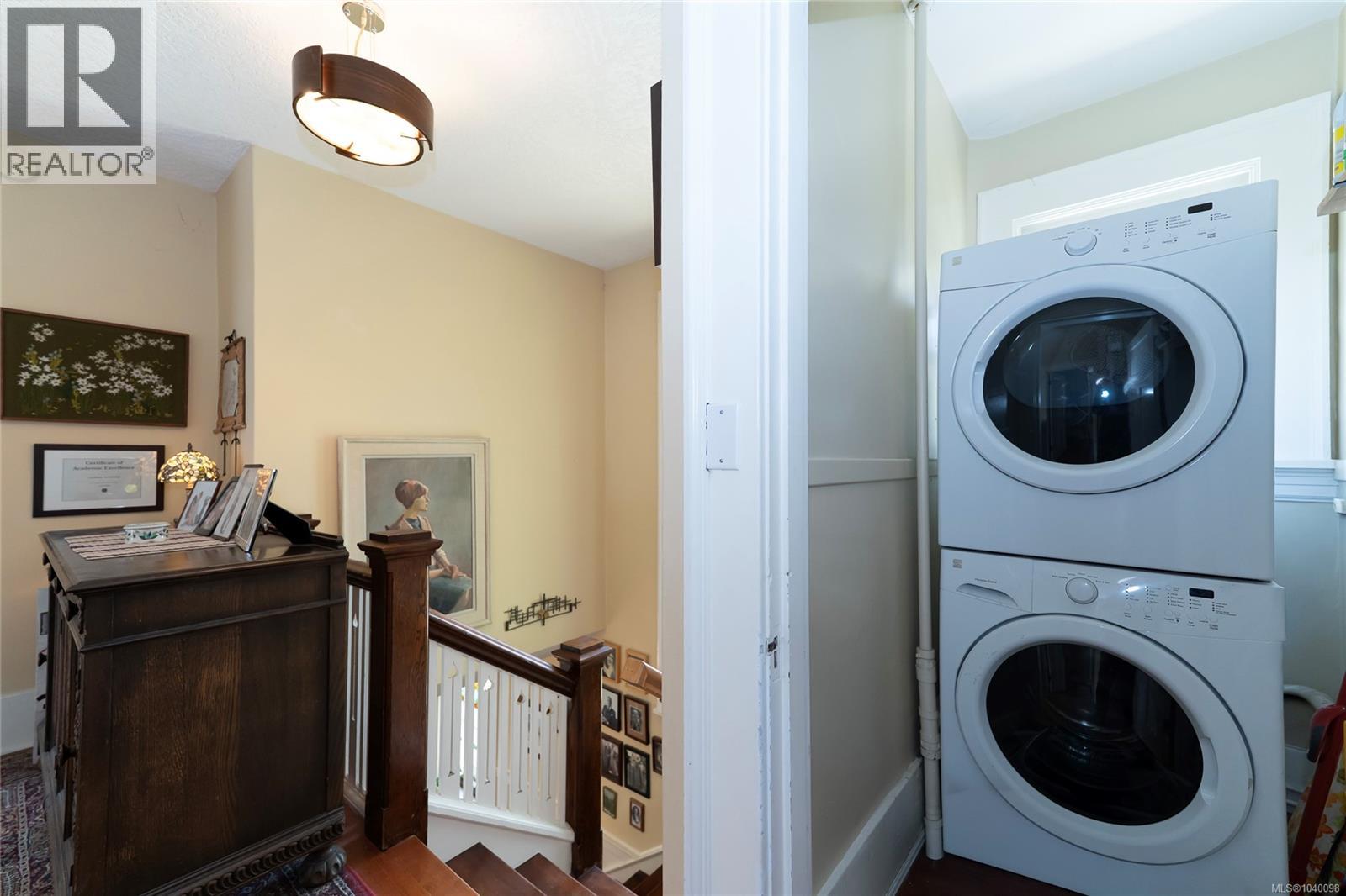1377 Rockland Ave - 58