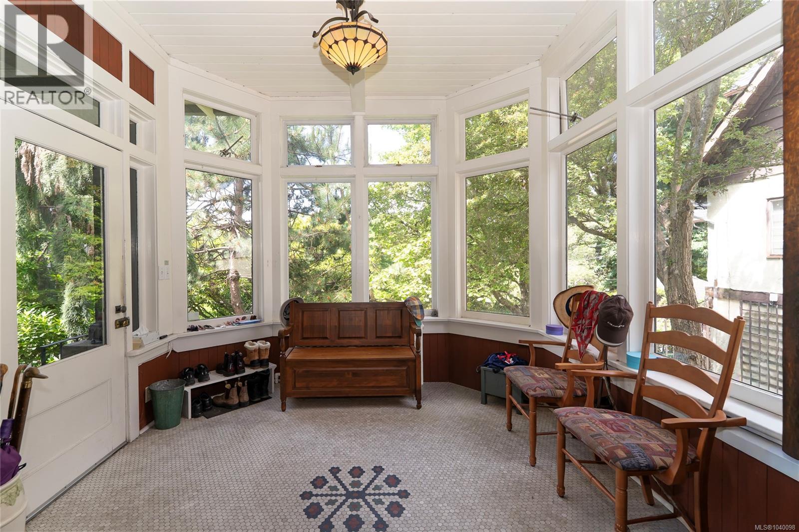 1377 Rockland Ave - 9