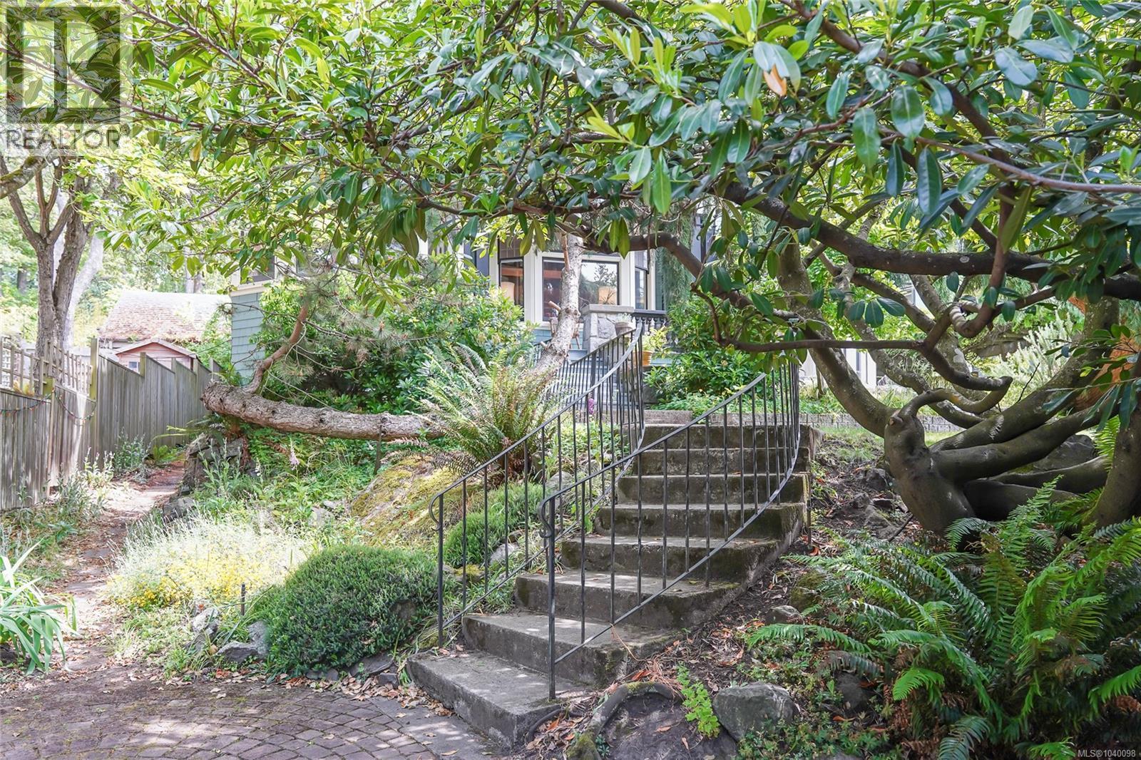 1377 Rockland Ave - 6