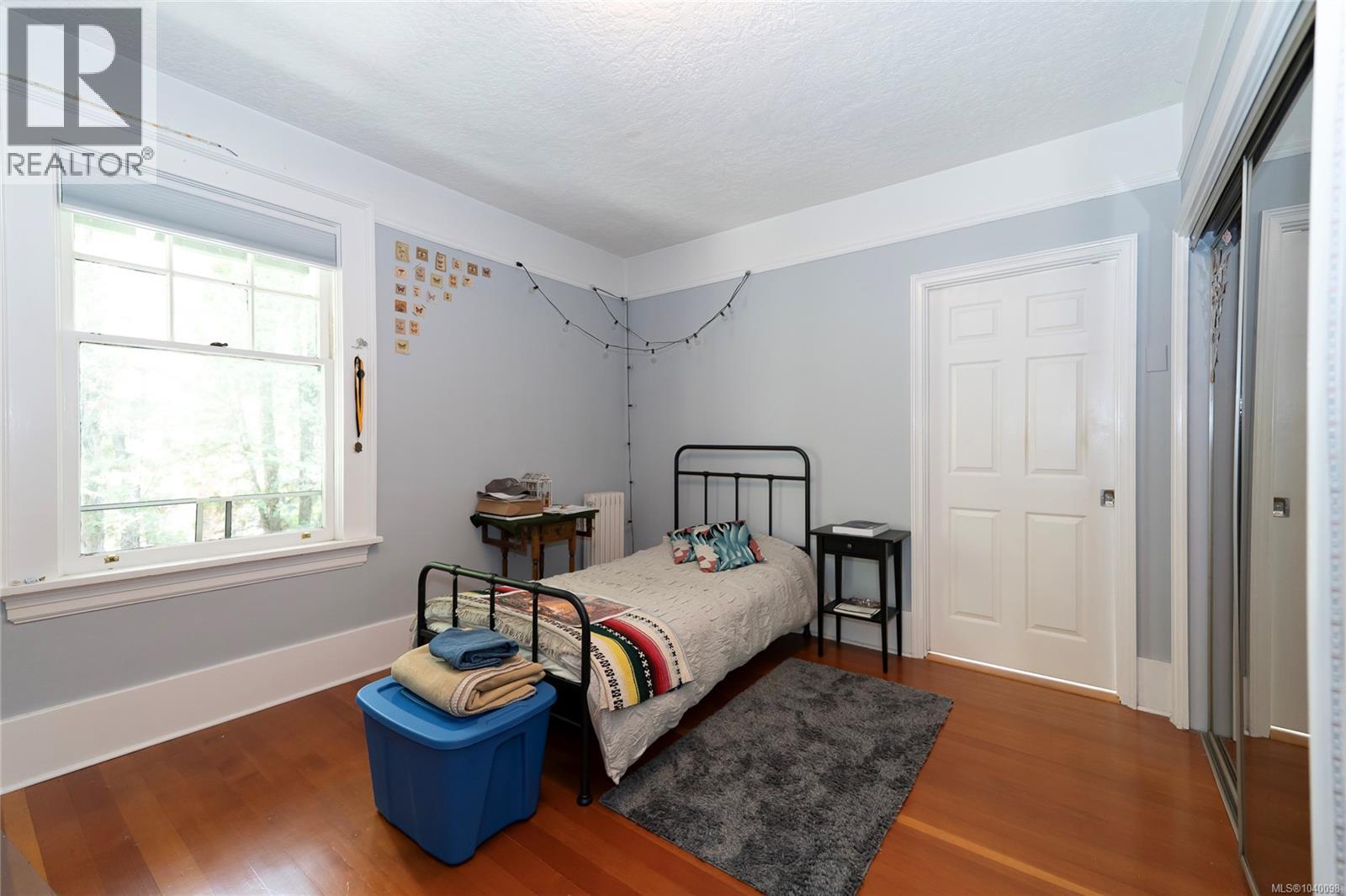 1377 Rockland Ave - 48