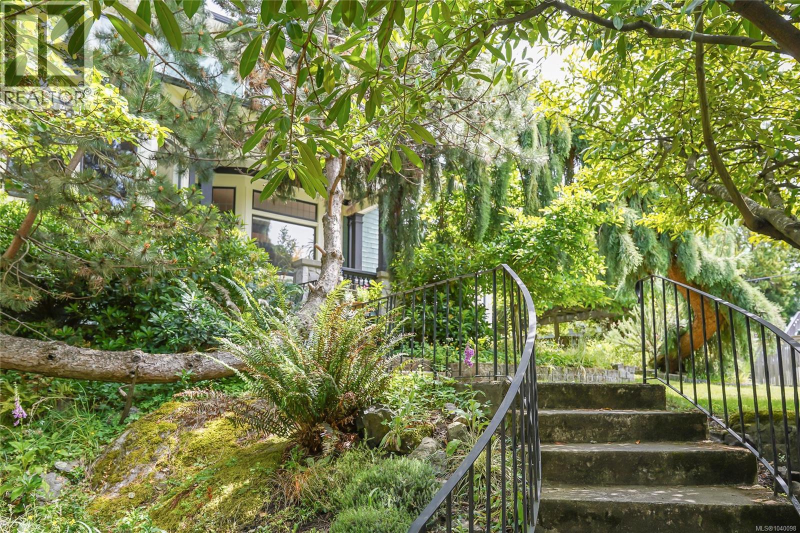1377 Rockland Ave - 5