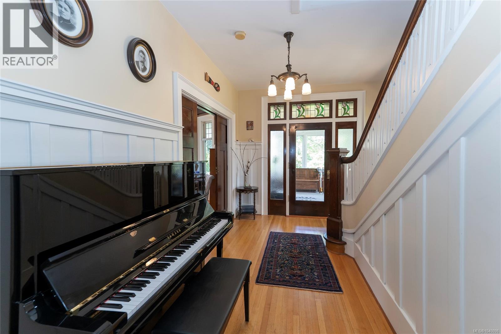 1377 Rockland Ave - 12
