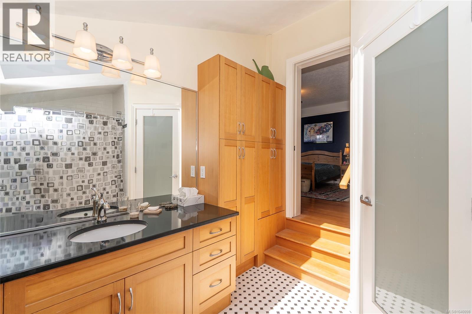 1377 Rockland Ave - 45