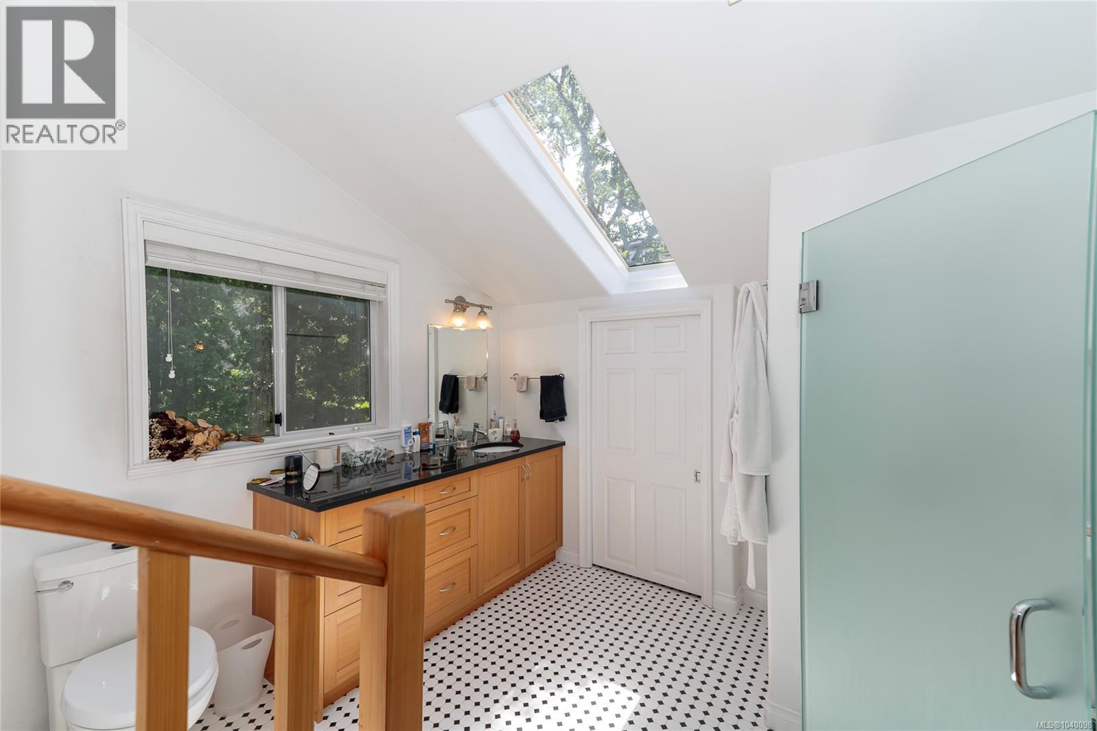 1377 Rockland Ave - 50