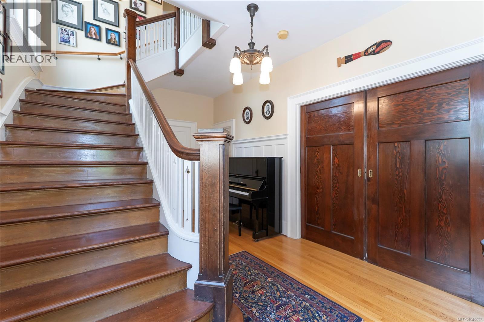 1377 Rockland Ave - 10