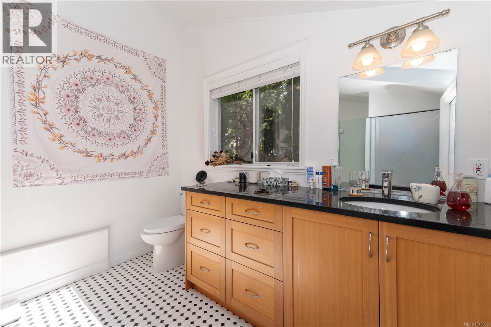 1377 Rockland Ave - 51
