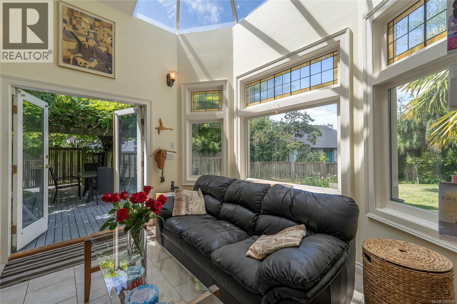 1377 Rockland Ave - 35