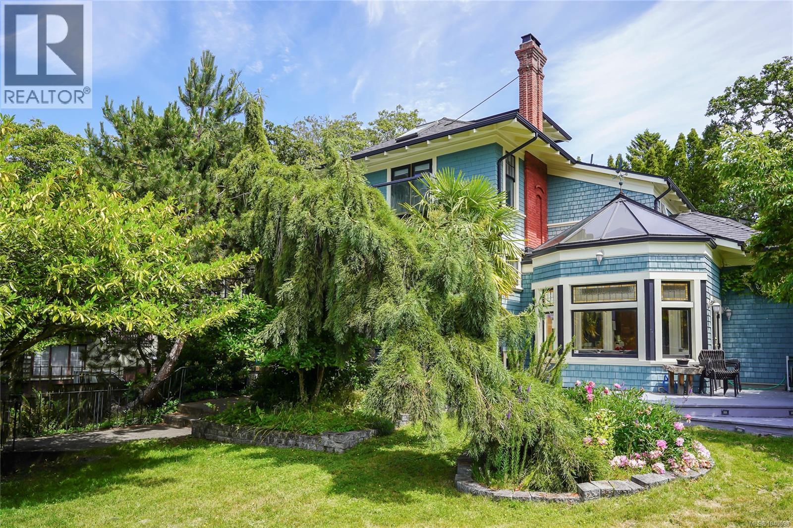 1377 Rockland Ave - 2