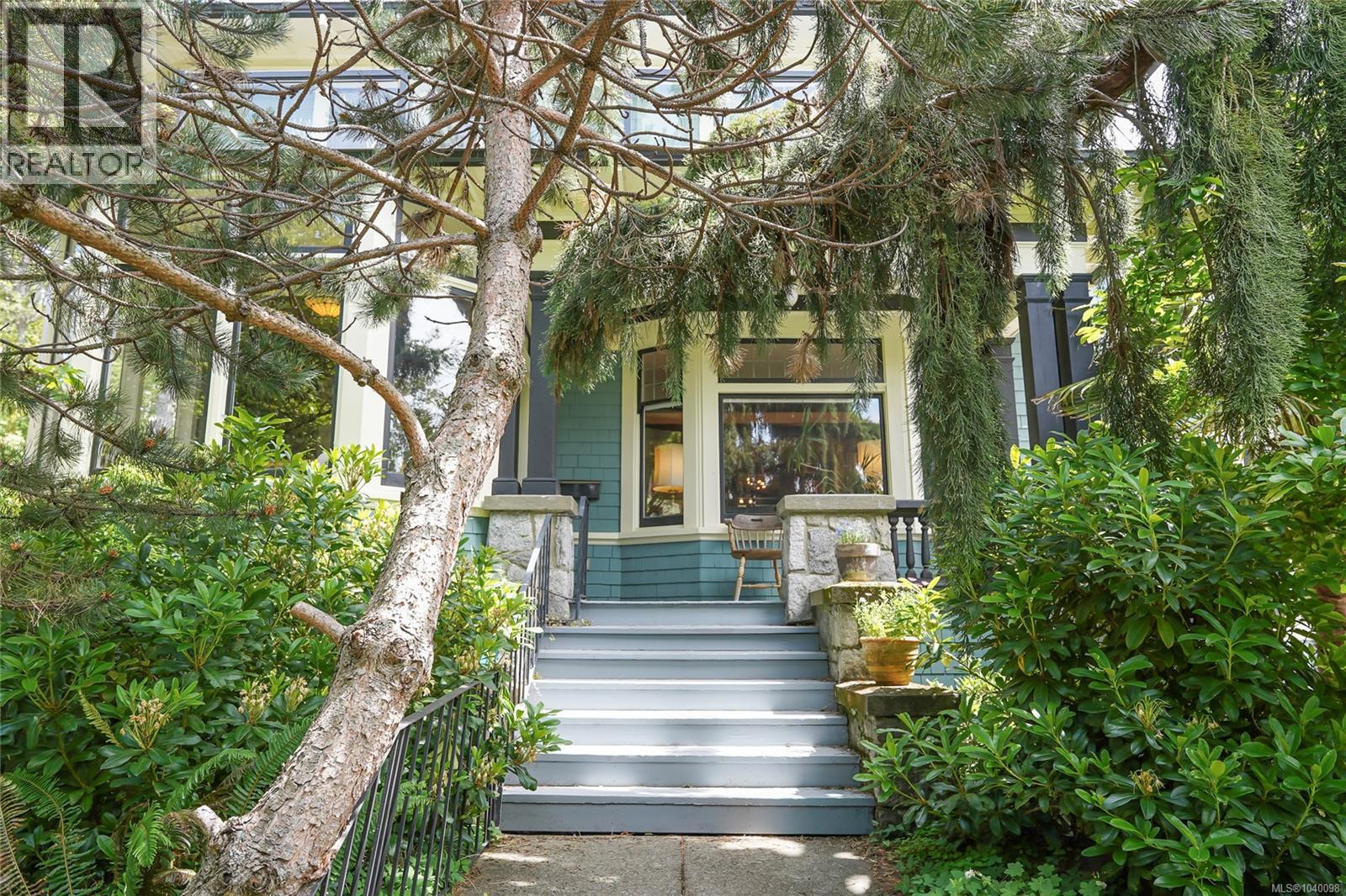 1377 Rockland Ave - 1