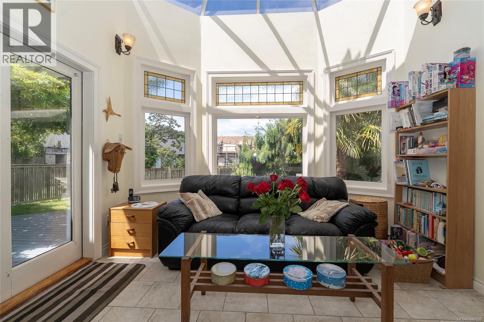1377 Rockland Ave - 34