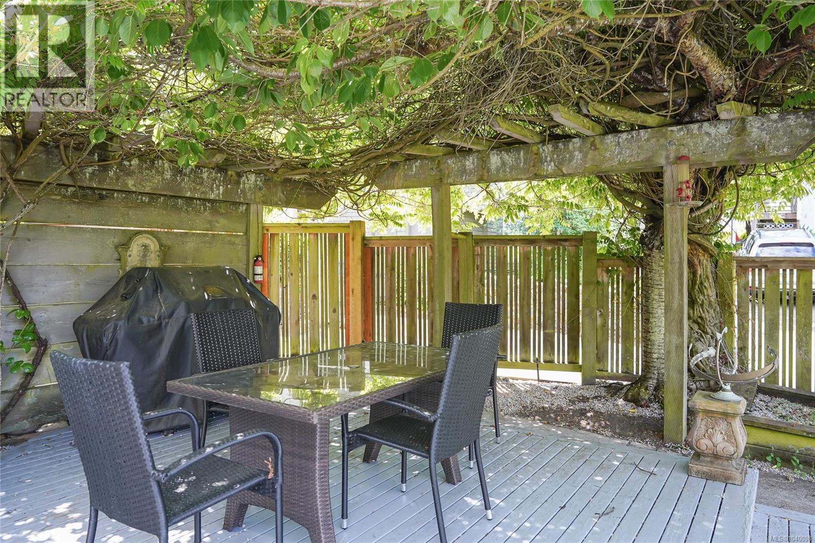 1377 Rockland Ave - 36