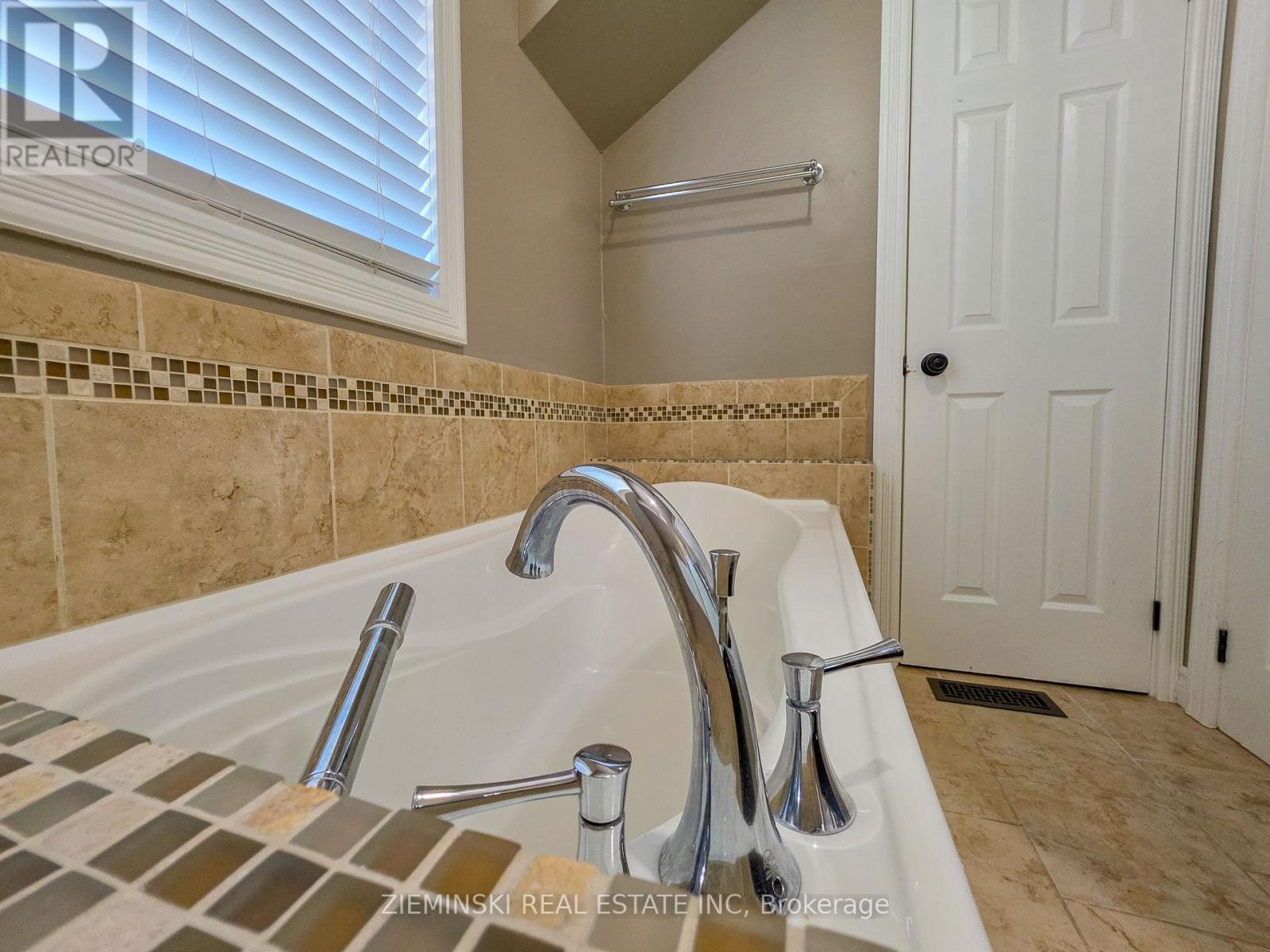 142 DEVONSHIRE AVENUE - Image 27