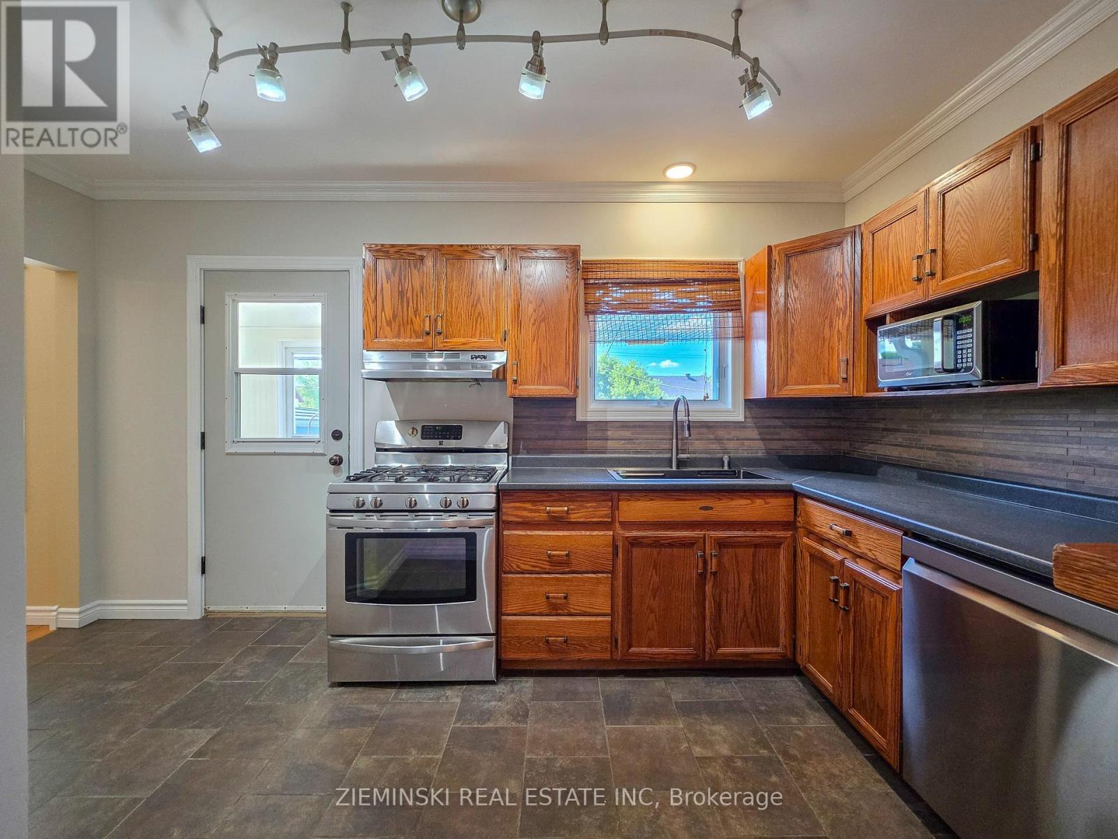142 DEVONSHIRE AVENUE - Image 9