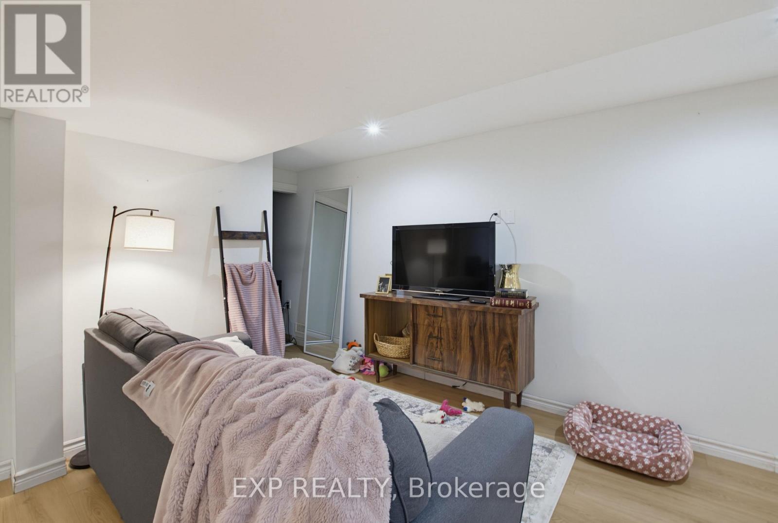 121 MOUNT PLEASANT AVENUE - Image 29