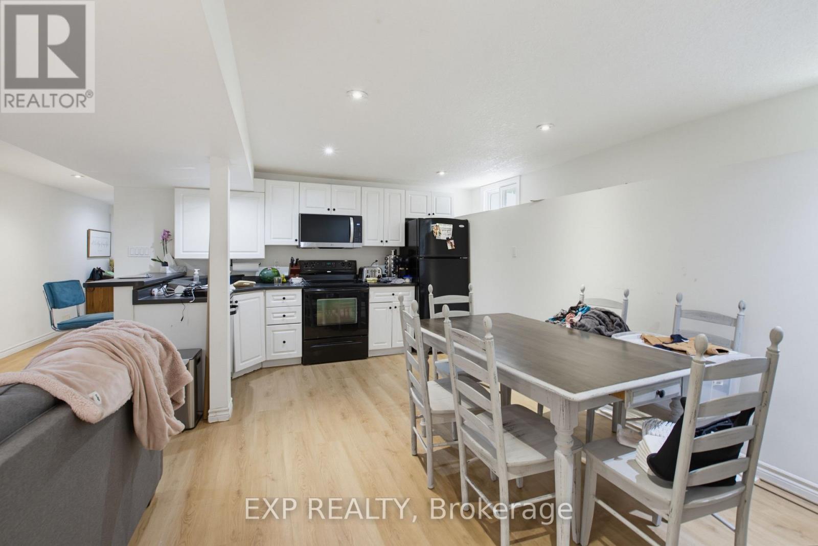 121 MOUNT PLEASANT AVENUE - 32