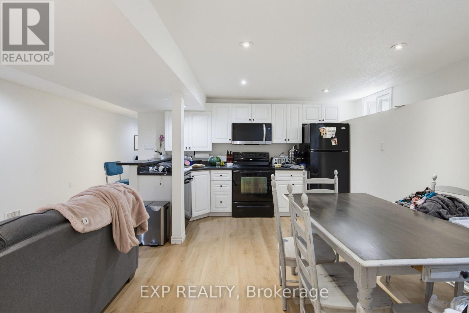 121 MOUNT PLEASANT AVENUE - 33