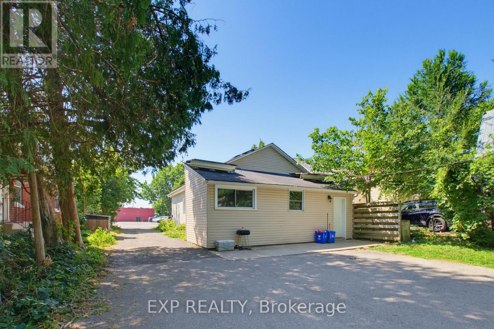 121 MOUNT PLEASANT AVENUE - 40