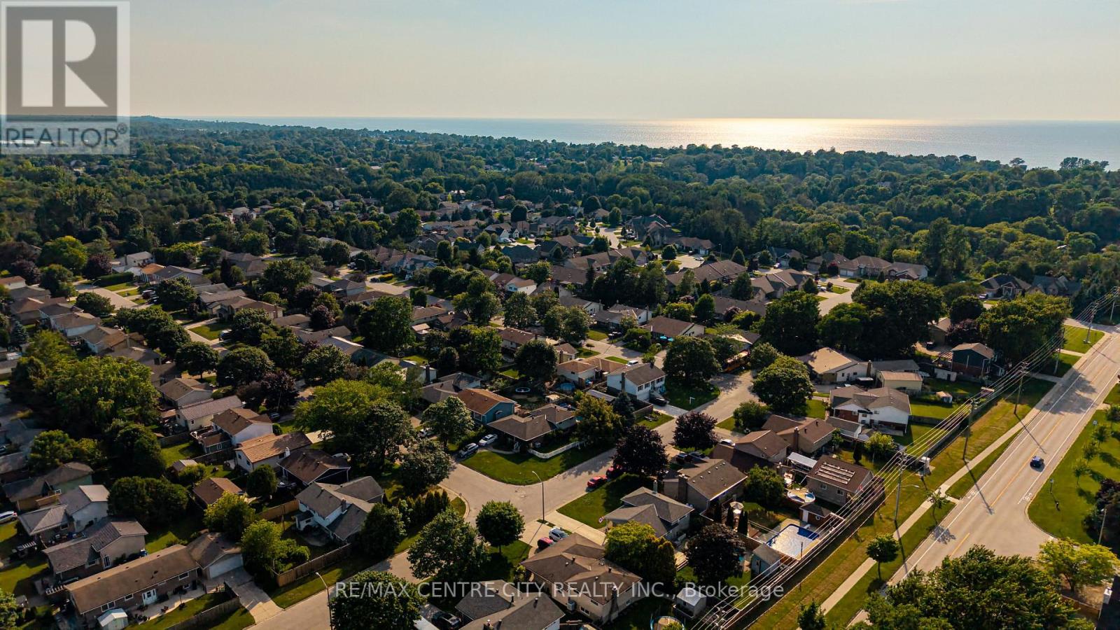 684 MACYOUNG DRIVE - Image 33