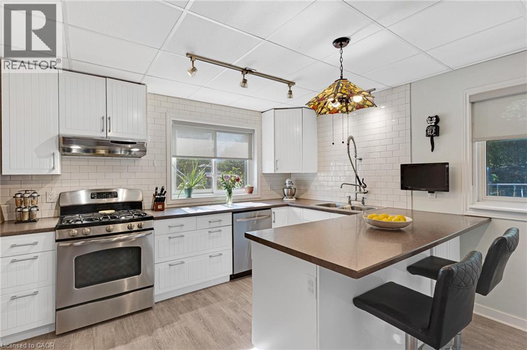 630 LAWRENCE Street - Image 18