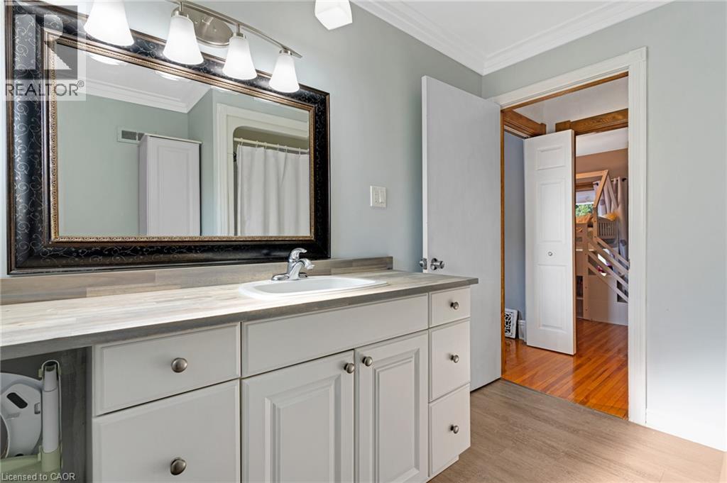 630 LAWRENCE Street - Image 28
