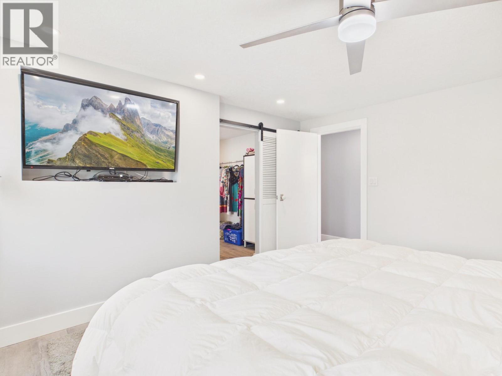 8209 Gala Crescent - 34