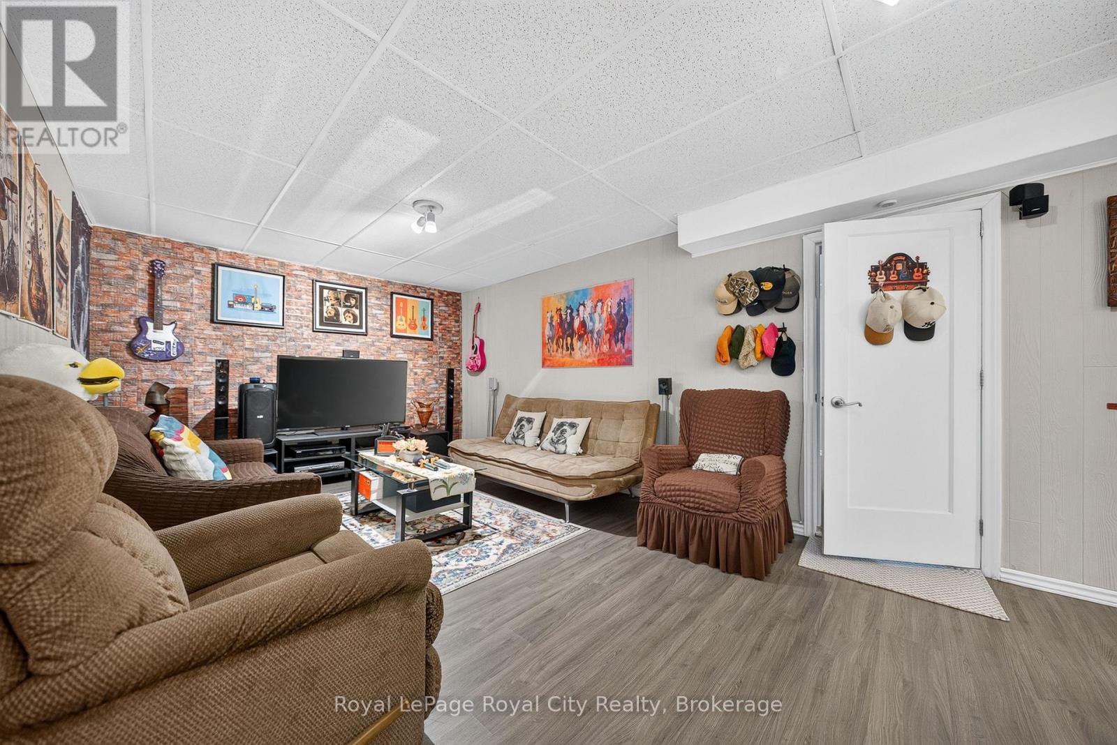 #58 539 WILLOW ROAD - Image 32
