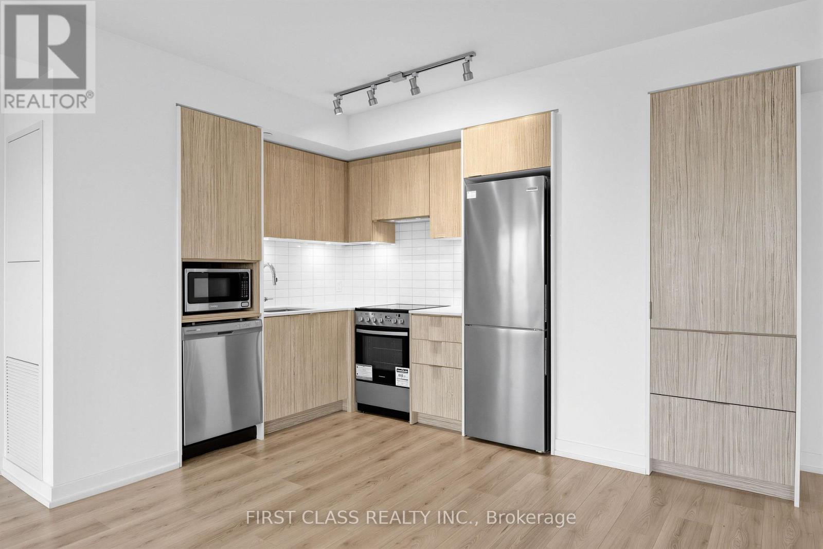 #4203 395 BLOOR STREET E - 23